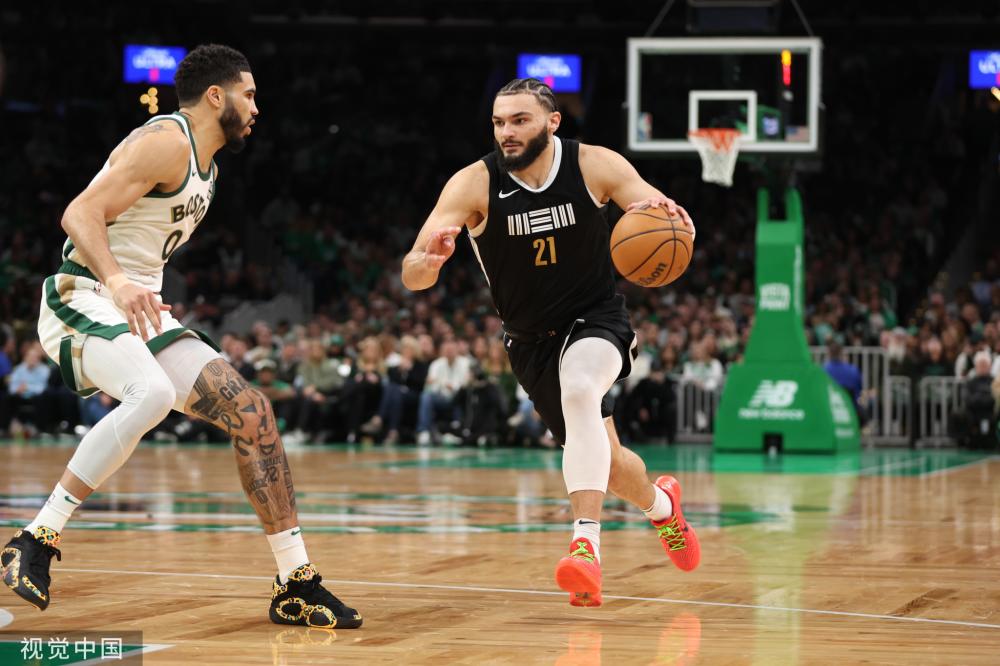 戴队长袖标 戴队长袖标